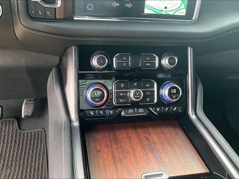 Used 2024 GMC Yukon Denali Ultimate AWD/4WD image 26