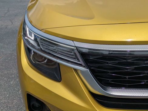 Used 2023 Kia Seltos S w/ Navigation Package FWD image 10