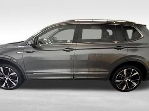 Certified 2022 Volkswagen Tiguan SEL R-Line AWD/4WD image 6
