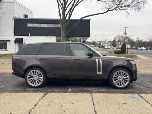 Used 2023 Land Rover Range Rover Long Wheelbase First Edition image 6