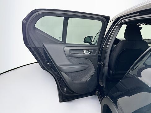 Used 2024 Volvo XC40 B5 Core image 27