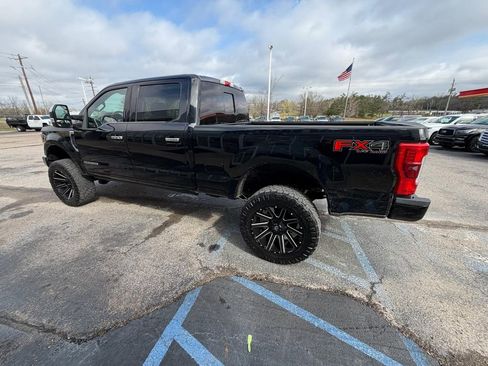 Used 2017 Ford F250 Platinum w/ Platinum Ultimate Package image 5