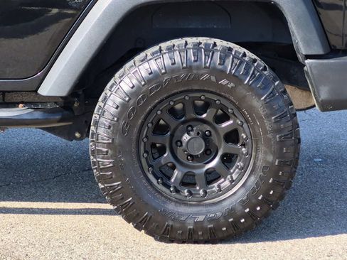 Used 2017 Jeep Wrangler Unlimited Sport w/ Quick Order Package 24S AWD/4WD image 14