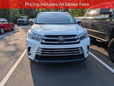 Used 2018 Toyota Highlander Limited FWD image 2