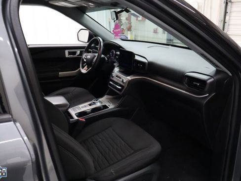 Used 2021 Ford Explorer XLT image 29