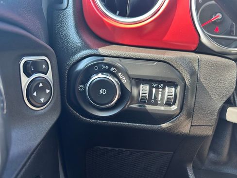 Certified 2021 Jeep Wrangler Unlimited Rubicon w/ Xtreme Recon 35" Tire Package image 21