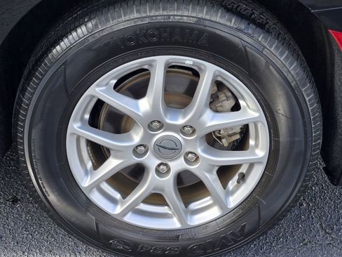 Used 2024 Chrysler Voyager LX FWD image 9