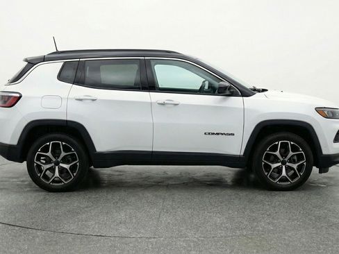 Used 2025 Jeep Compass Limited image 11