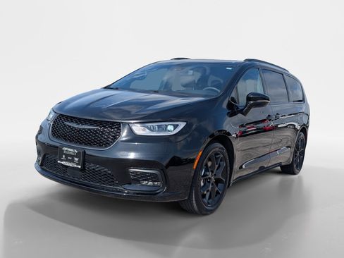 Used 2025 Chrysler Pacifica Limited FWD image 5