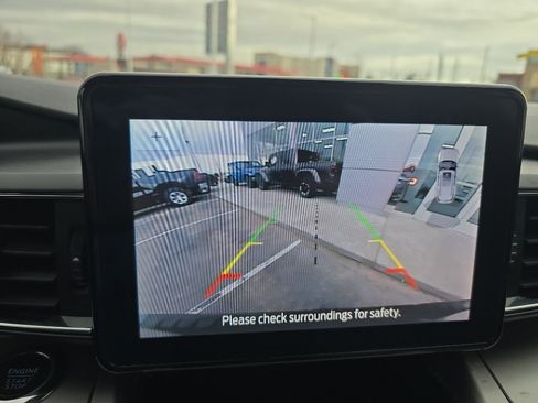 Used 2022 Ford Explorer XLT w/ Equipment Group 202A image 24