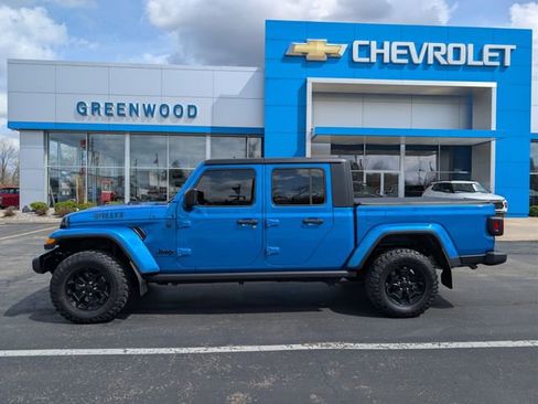 Used 2022 Jeep Gladiator Willys image 2