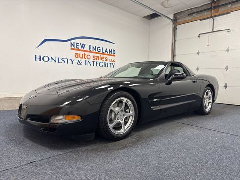 Used 2003 Chevrolet Corvette Coupe w/ Preferred Equipment Group RWD image 9