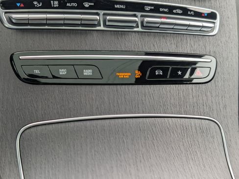 Used 2022 Mercedes-Benz GLC 300 4MATIC image 26