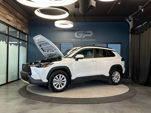 Used 2022 Toyota Corolla Cross LE w/ Black Badges Package (TMS) image 18