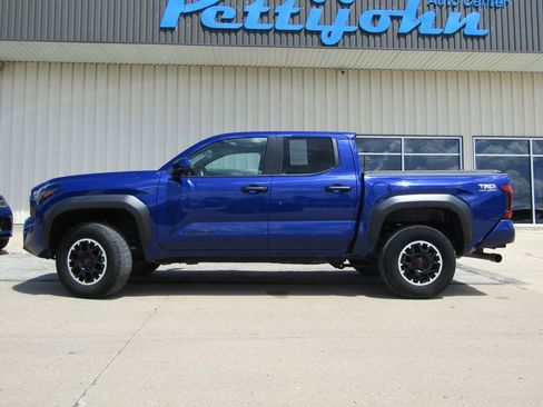 Used 2024 Toyota Tacoma TRD Off-Road AWD/4WD image 11