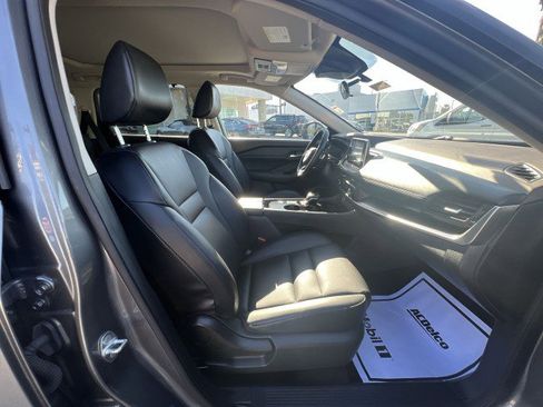 Used 2023 Nissan Rogue SV w/ SV Premium B Package image 28