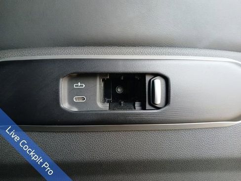 Used 2025 BMW X5 xDrive50e image 16