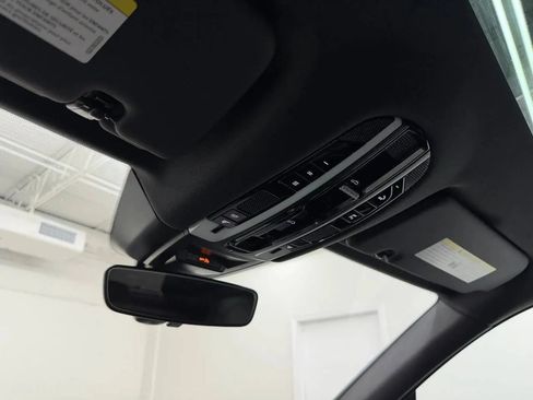 Used 2022 Porsche Cayenne AWD/4WD image 28