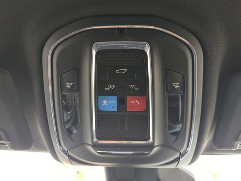 Used 2023 Jeep Grand Cherokee L Laredo image 25