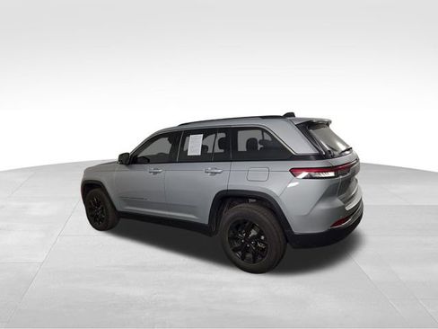 Used 2022 Jeep Grand Cherokee Limited image 10