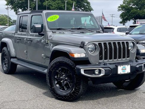 Used 2021 Jeep Gladiator Sport AWD/4WD image 2