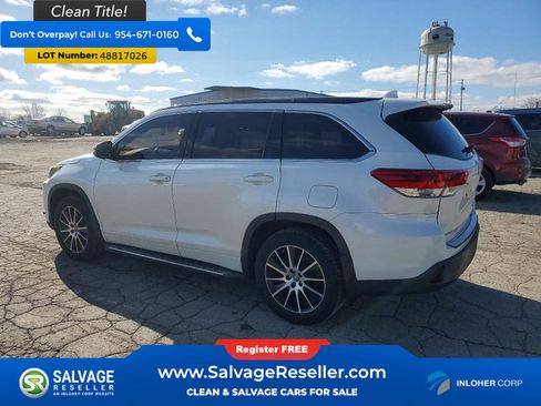 Used 2017 Toyota Highlander SE image 3