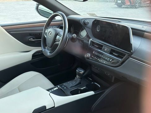 Used 2023 Lexus ES 300h w/ Premium Package FWD image 9