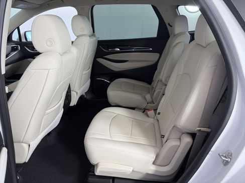 Used 2024 Buick Enclave Essence FWD image 9