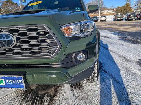 Used 2021 Toyota Tacoma TRD Sport image 11