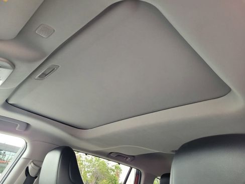 Used 2022 Toyota Highlander XLE image 19