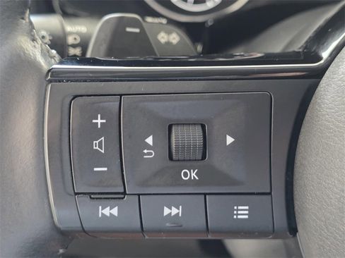 Used 2022 Nissan Pathfinder SV image 25