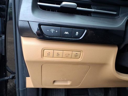 Used 2022 Kia Carnival EX image 19