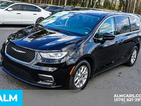 Used 2024 Chrysler Pacifica Touring-L FWD image 14