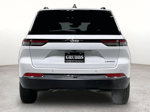 Used 2024 Jeep Grand Cherokee Laredo RWD image 5