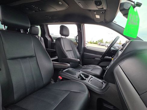Used 2017 Dodge Grand Caravan GT FWD image 12