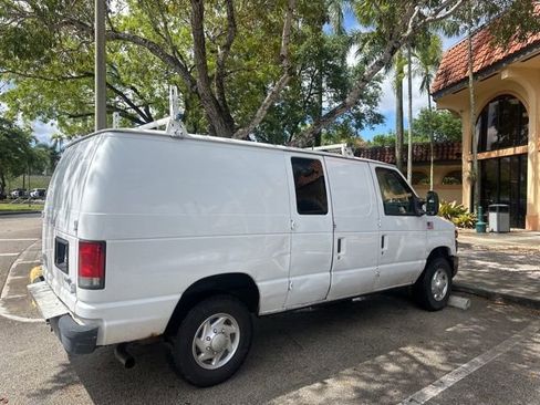 Used 2014 Ford E-350 and Econoline 350 Super Duty image 2