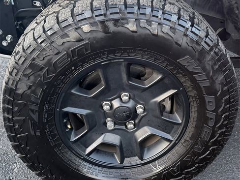 Used 2023 Jeep Gladiator Mojave w/ Cold Weather Group image 9