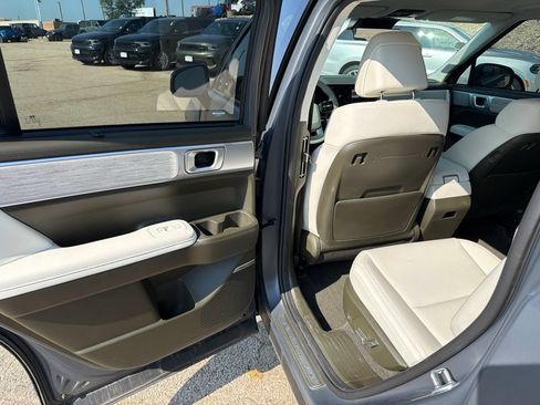Used 2025 Hyundai Santa Fe Calligraphy AWD/4WD image 11