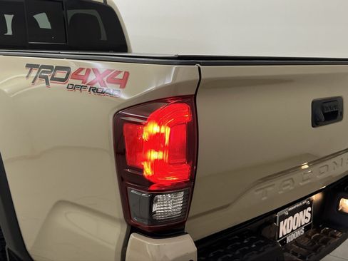 Used 2018 Toyota Tacoma TRD Off-Road w/ Technology Package AWD/4WD image 30