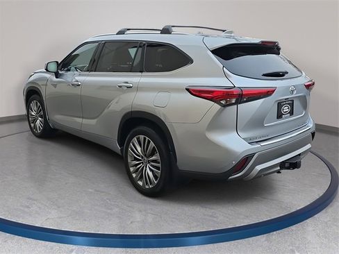 Used 2022 Toyota Highlander Platinum image 8