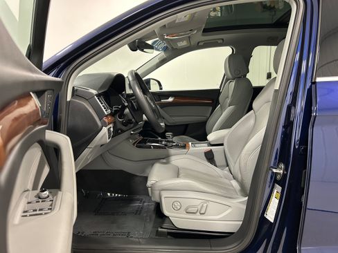 Used 2021 Audi Q5 Prestige AWD/4WD image 4
