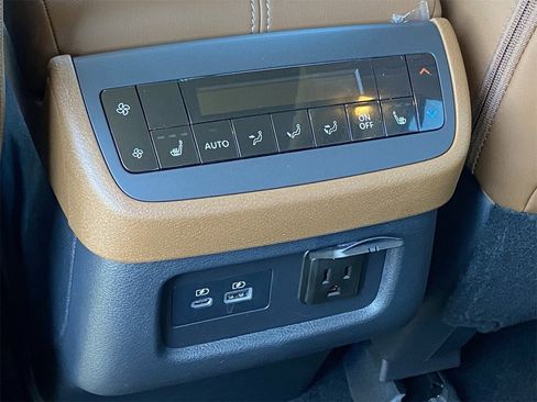 New 2025 Nissan Pathfinder Platinum image 16