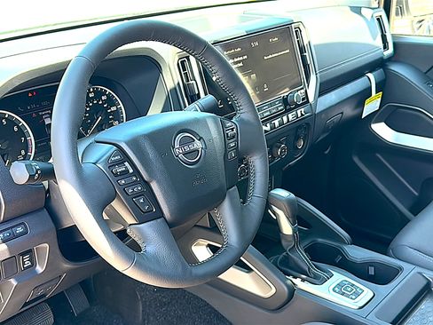 New 2026 Nissan Frontier SV w/ SV Convenience Package AWD/4WD image 9