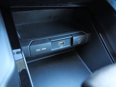 Used 2023 Kia Telluride LX image 32