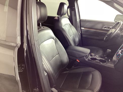 Used 2018 Ford Explorer Limited w/ Equipment Group 301A AWD/4WD image 8
