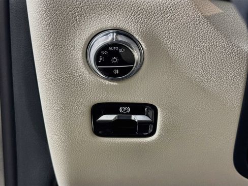 Used 2023 Mercedes-Benz GLC 300 w/ Exclusive Trim Package image 10