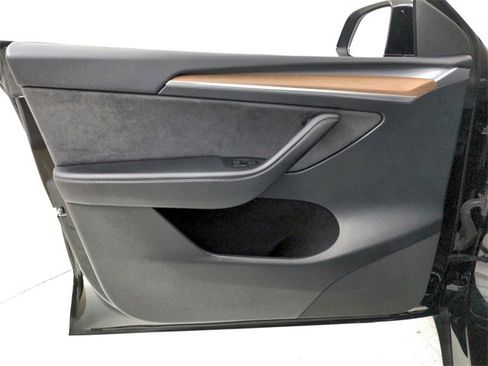 Used 2023 Tesla Model Y Performance image 36