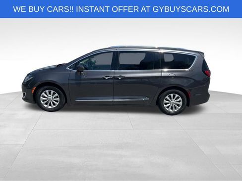 Used 2018 Chrysler Pacifica Touring-L Plus FWD image 3
