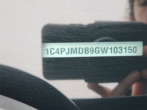 Used 2016 Jeep Cherokee Limited image 33