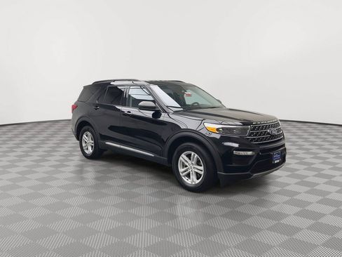 Used 2024 Ford Explorer XLT w/ Equipment Group 202A AWD/4WD image 35
